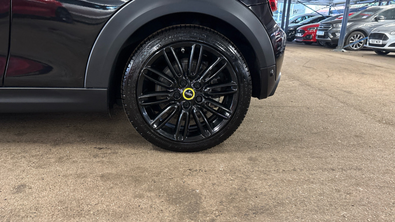 MINI Hatchback 135kW Cooper S Shadow Edition 33kWh 3dr Auto Electric Hatchback